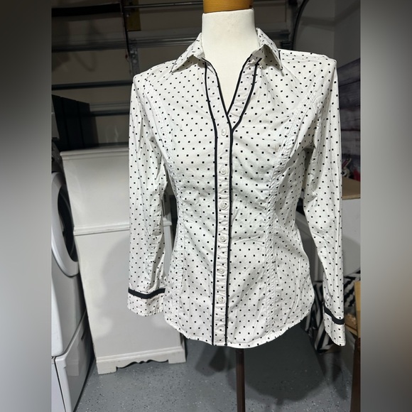 Express fitted Women’s polka dot button down size small - Picture 3 of 5